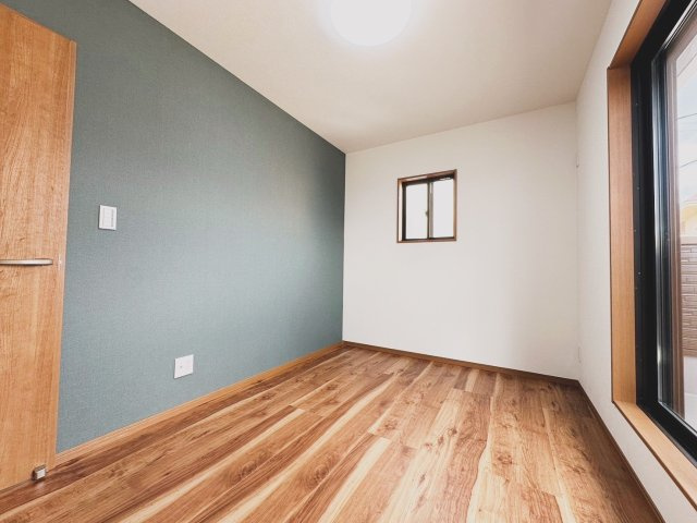 京都市西京区山田南山田町　未入居物件の洋室