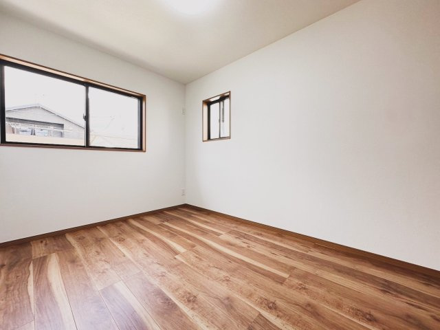 京都市西京区山田南山田町　未入居物件の洋室