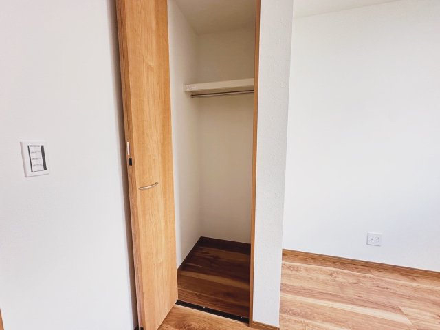 京都市西京区山田南山田町　未入居物件の収納