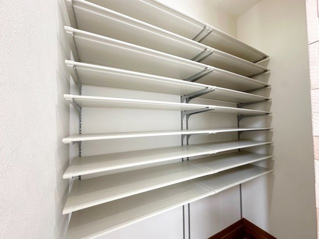 京都市西京区山田南山田町　未入居物件の収納