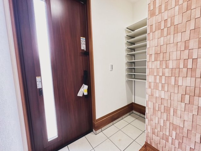 京都市西京区山田南山田町　未入居物件の玄関