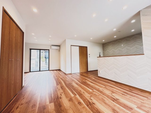 京都市西京区山田南山田町　未入居物件の居間・リビング