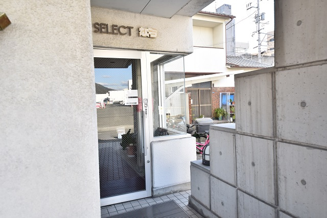 セレクトなうのエントランス
