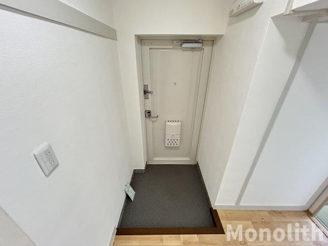 鶴山台33号棟の玄関