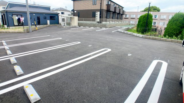 ダイヤモンドヒルズ半田上池の駐車場