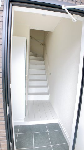 ダイヤモンドヒルズ半田上池の玄関