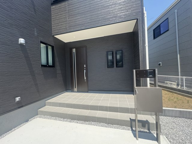 新築　桐生市広沢町第7　Livele Garden.S　1号棟の駐車場|現地写真　 駐車スペース広々！建物南側に並列で３台置けます♪					
