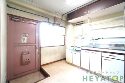 【玄関】 | カヤノビル | 洋室の収納