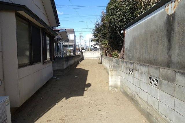 高崎市棟高町　中古住宅の駐車場