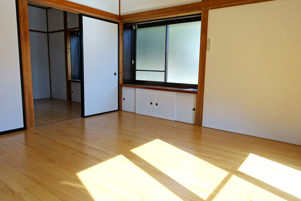 高崎市棟高町　中古住宅の洋室