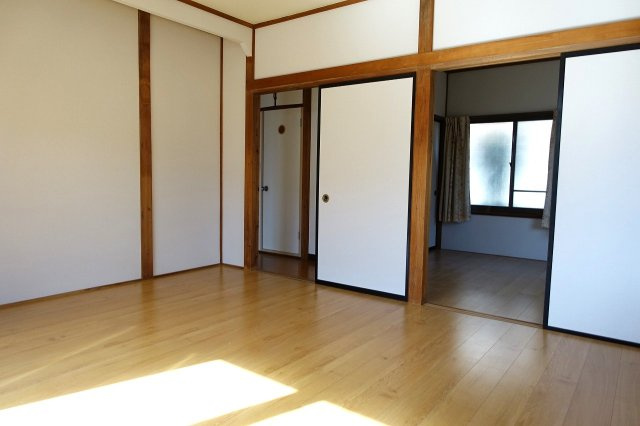 高崎市棟高町　中古住宅の洋室