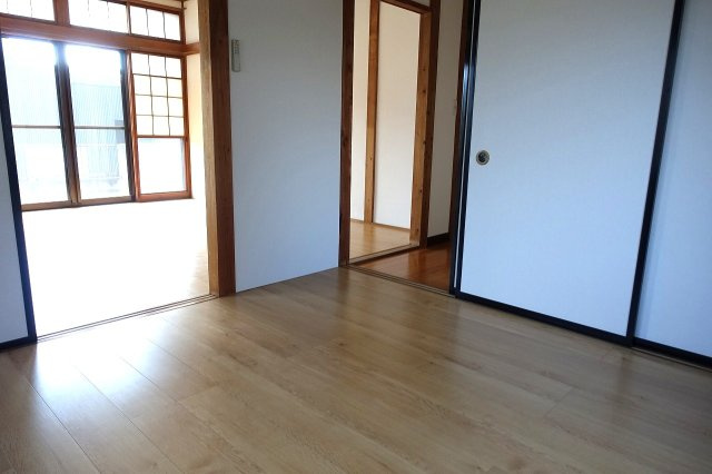 高崎市棟高町　中古住宅の洋室