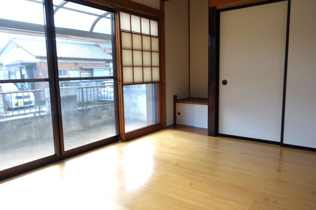 高崎市棟高町　中古住宅の洋室