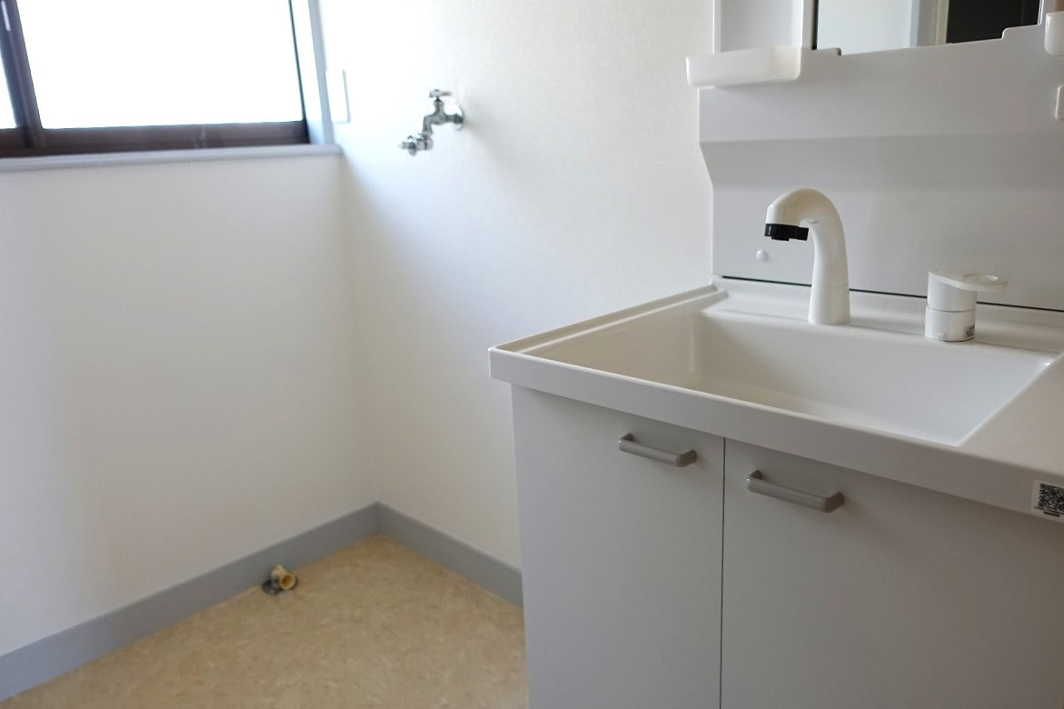 高崎市棟高町　中古住宅の独立洗面台