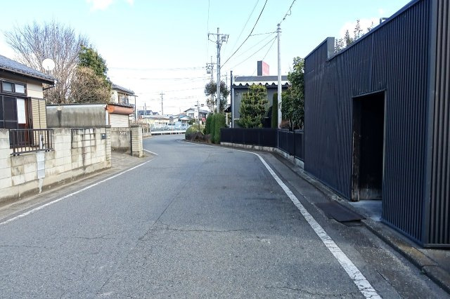 高崎市棟高町　中古住宅の前面道路含む現地写真
