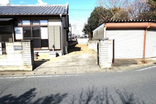 高崎市棟高町　中古住宅の駐車場