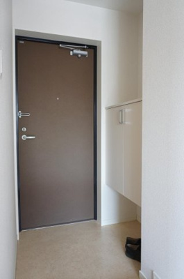 【玄関】 | フローラ今川 | 別号室の写真になります。現況優先。