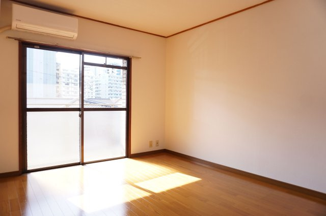 【居間・リビング】 | ビラノーバ住吉 | 別号室の写真になります。現況優先。