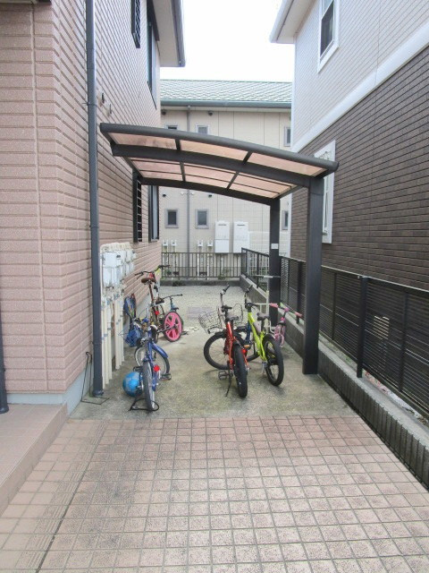 エスポワールのその他共用部分|屋根付きで安心の自転車駐輪場