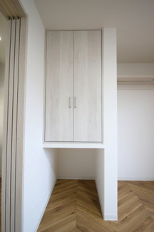 【収納】 | エントランスライフ宝ヶ池 | 収納下は寝床やトイレなどの愛犬のスペースにぴったりです