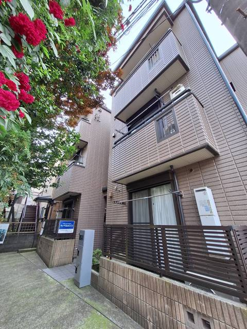 ウィステリアのエントランス