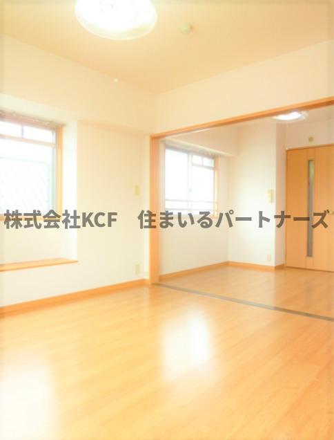 ジュネス合川の居間・リビング|ゆったり過ごせる居間です