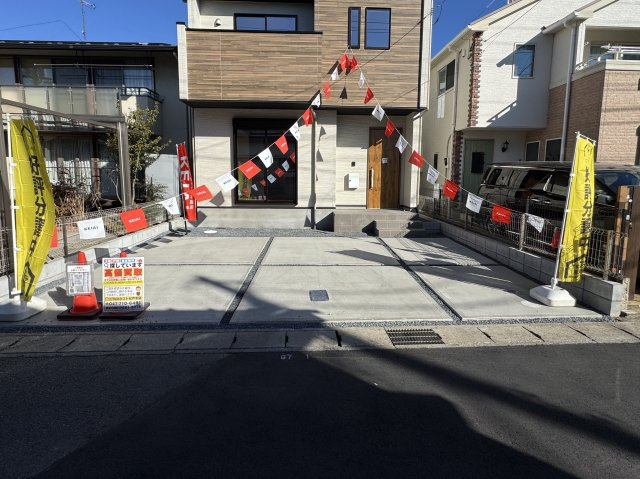 松戸市五香７丁目新築戸建【高木第二小学校：10分】の駐車場|駐車スペース・並列２台駐車可