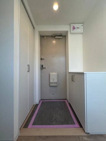 メゾンドルチェ十五番館の玄関|シューズボックスの上にお気に入りの芳香剤や小物を置いて帰るのが楽しみになる自分好みの玄関に♪