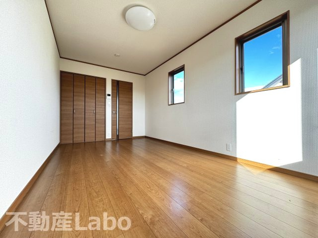 板野郡藍住町徳命字小塚のアパートの洋室