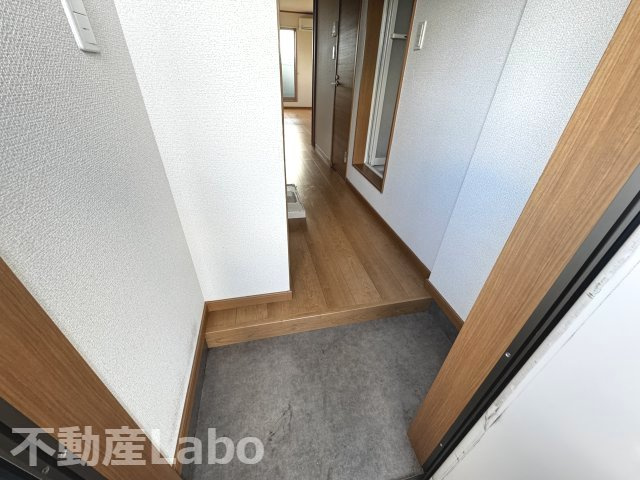 板野郡藍住町徳命字小塚のアパートの玄関