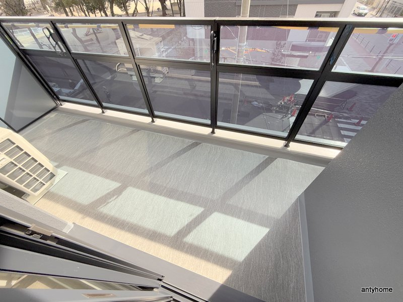 コンフォリア新大阪宮原Q　仲介手数料無料のバルコニー