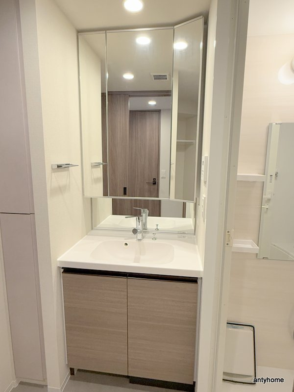 コンフォリア新大阪宮原Q　仲介手数料無料の洗面所