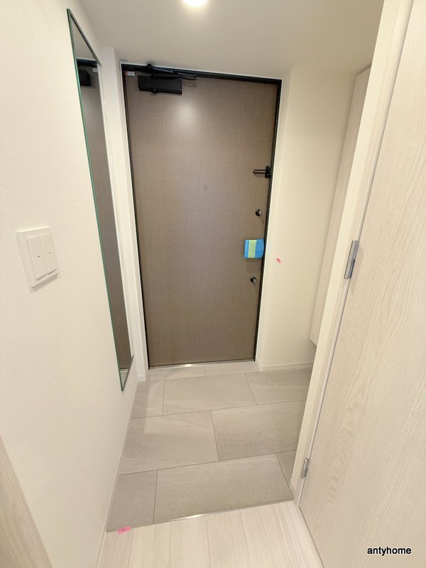 コンフォリア新大阪宮原Q　仲介手数料無料の玄関