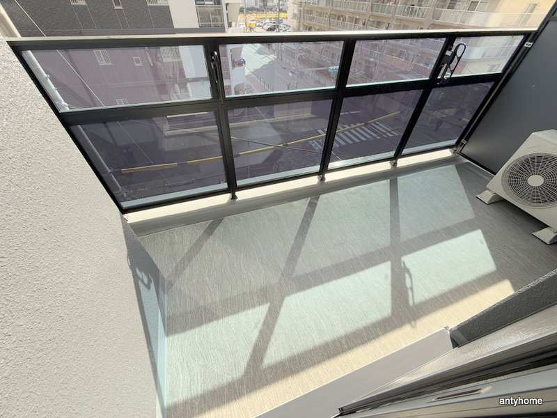 コンフォリア新大阪宮原Q　仲介手数料無料のバルコニー