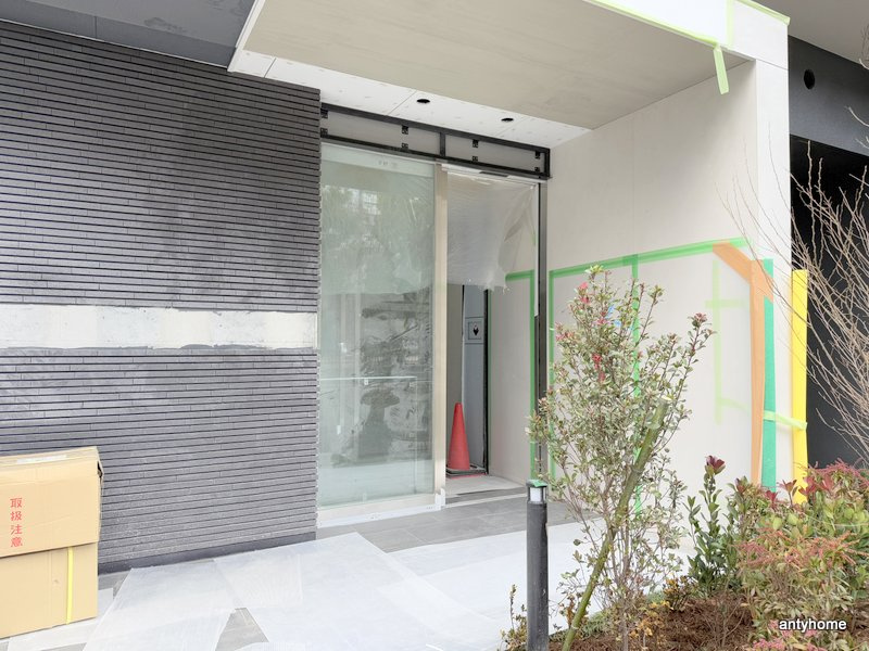 コンフォリア新大阪宮原Q　仲介手数料無料のエントランス