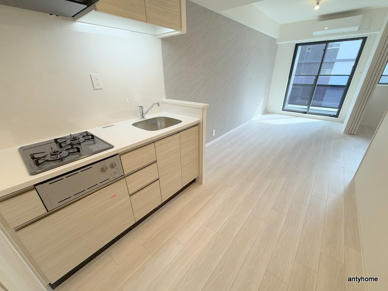 コンフォリア新大阪宮原Q　仲介手数料無料の居間・リビング