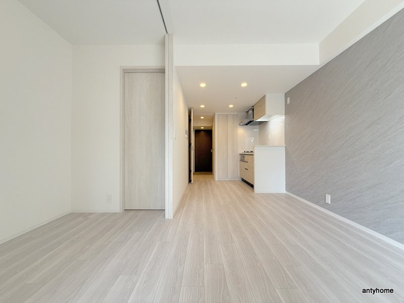 コンフォリア新大阪宮原Q　仲介手数料無料の居間・リビング