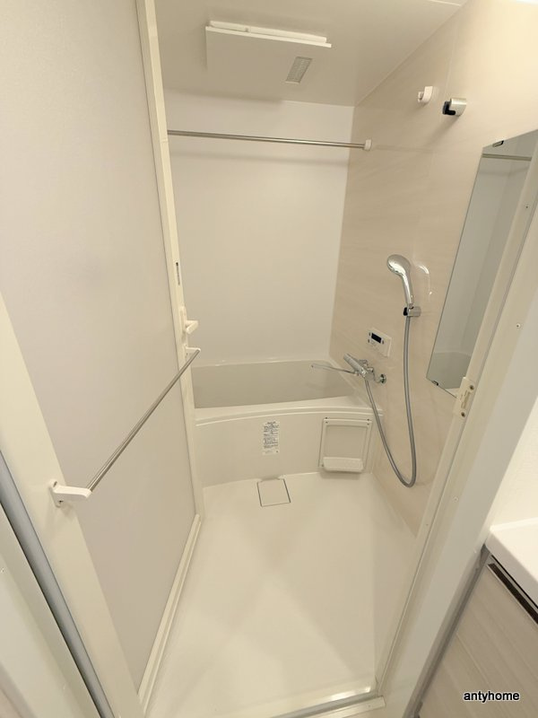 コンフォリア新大阪宮原Q　仲介手数料無料の浴室