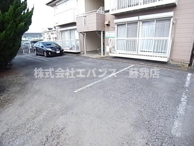 【駐車場】 | エステートピア鹿野 | 駐車場に車を止められます