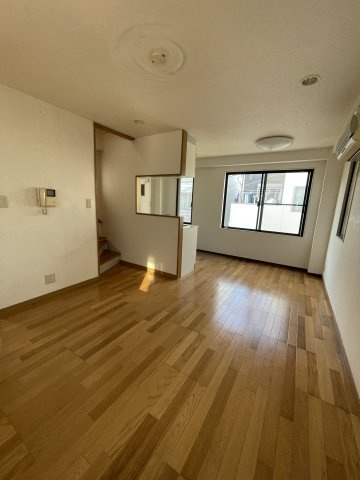貫井5丁目戸建の居間・リビング