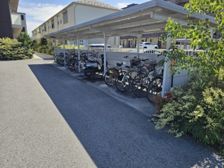 【その他共用部分】 | 屋根付きの駐輪場です