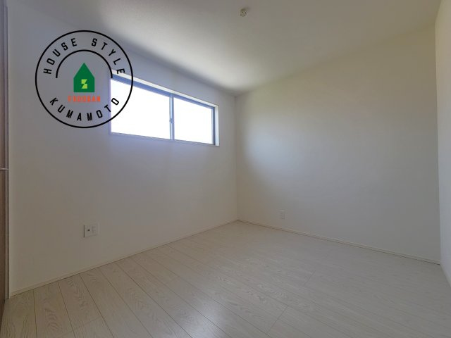 熊本市南区御幸木部3丁目第2-2棟（2号棟）　の洋室|柔らかい陽光が差し込む明るいお部屋を演出する設計。彩光の取れる窓が気持ちの良いお部屋を創り上げます。