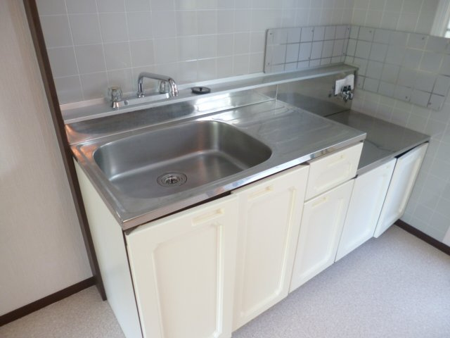府中市紅葉丘２丁目のアパートのキッチン