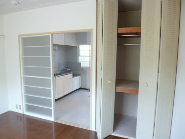 府中市紅葉丘２丁目のアパートの収納