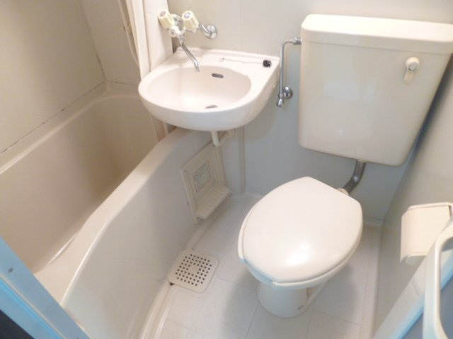 府中市紅葉丘２丁目のアパートの浴室