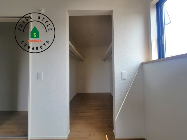 熊本市南区御幸木部3丁目第3-2棟（1号棟）　の収納|洋服や大きな荷物が多い方や人数の多いご家族などは、一般的なクローゼットよりもウォークインクローゼットのほうが使い勝手が良いです。