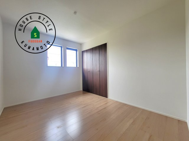 熊本市南区御幸木部3丁目第3-2棟（1号棟）　の洋室|柔らかい陽光が差し込む明るいお部屋を演出する設計。彩光の取れる窓が気持ちの良いお部屋を創り上げます。