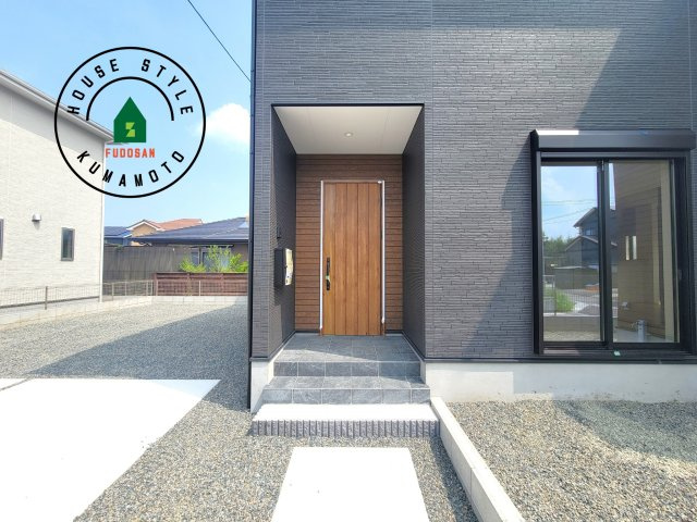 熊本市南区御幸木部3丁目第3-2棟（1号棟）　の玄関|おでかけの時も帰った時も、「我が家」を最初に感じでもらえる素敵な空間に。