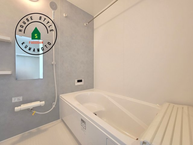 熊本市南区御幸木部3丁目第3-2棟（4号棟）　の浴室|1日の疲れを癒してくれる広々バスルーム。雨の日のお洗濯にも大活躍な浴室乾燥機付です！