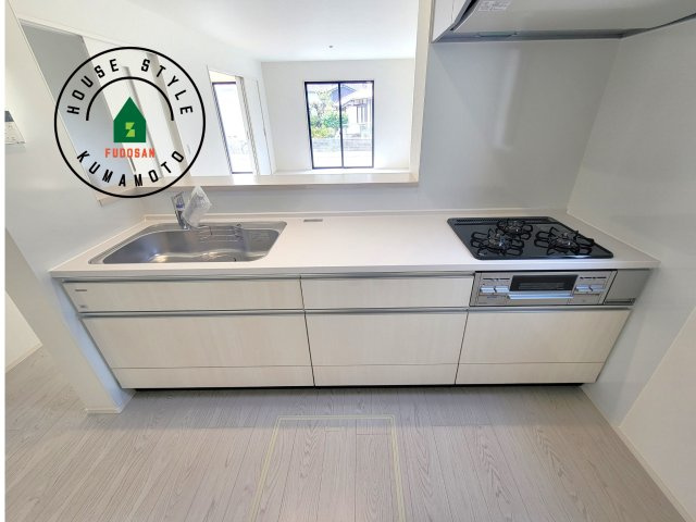 熊本市南区御幸木部3丁目第3-2棟（4号棟）　のキッチン|ご家族を近くに感じられる対面キッチンのLDK。会話もはずみそうですね。